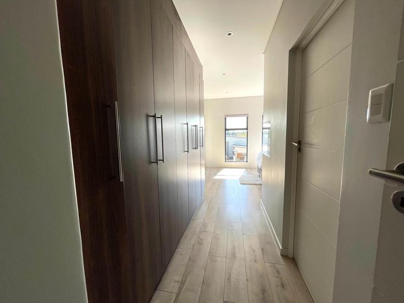 To Let 3 Bedroom Property for Rent in Crowthorne Gauteng