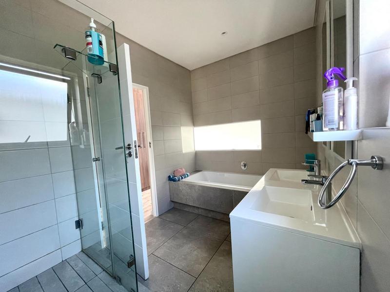 To Let 3 Bedroom Property for Rent in Crowthorne Gauteng