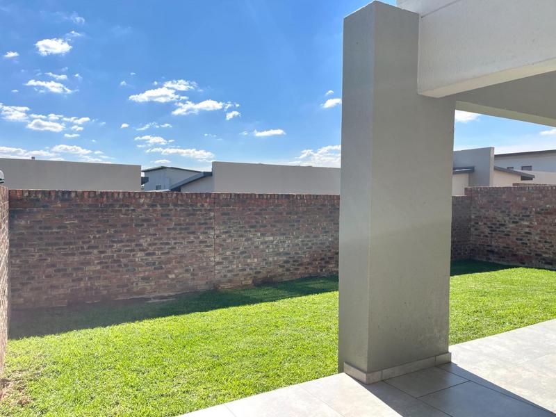 To Let 3 Bedroom Property for Rent in Crowthorne Gauteng