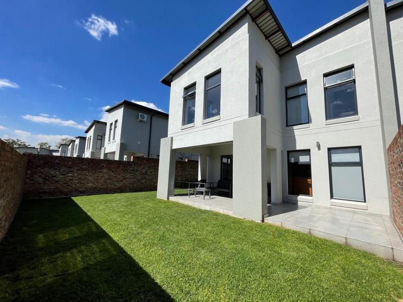 To Let 3 Bedroom Property for Rent in Crowthorne Gauteng