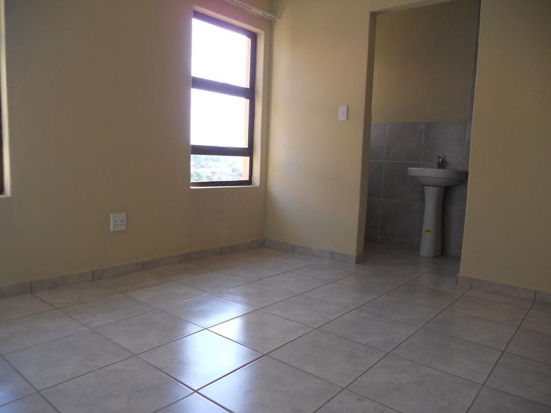 To Let 3 Bedroom Property for Rent in Groblerpark Gauteng