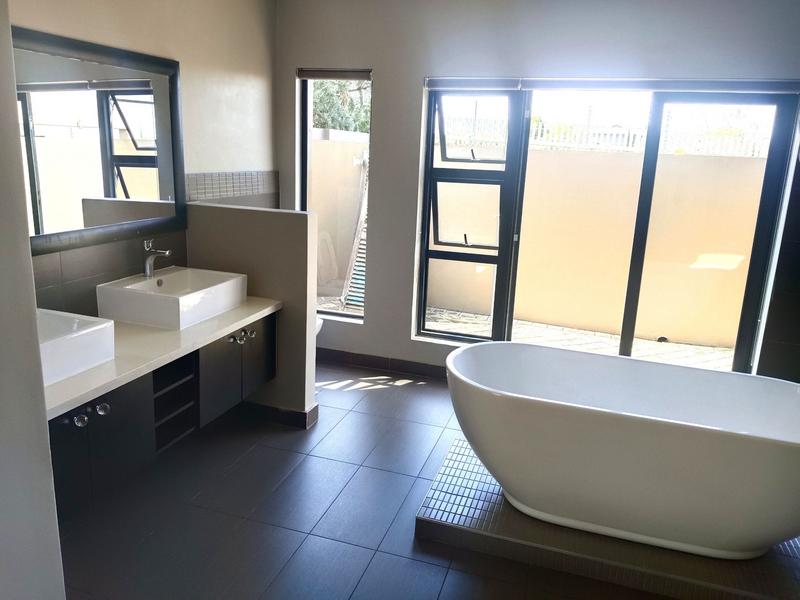 3 Bedroom Property for Sale in Midstream Hill Gauteng