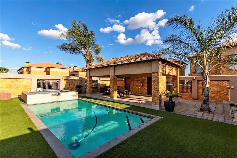 2 Bedroom Property for Sale in Ravenswood Gauteng