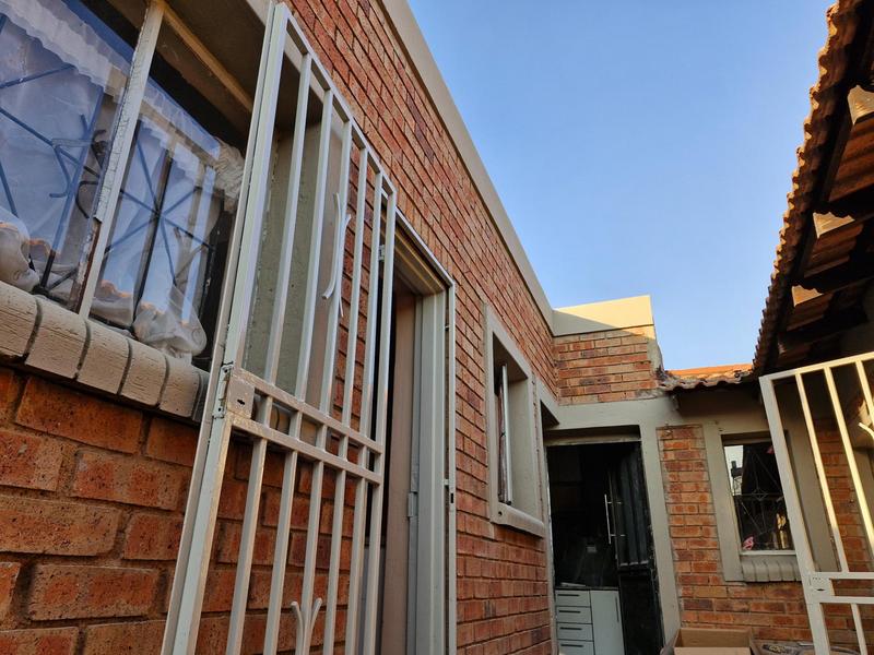 To Let 1 Bedroom Property for Rent in Tembisa Gauteng