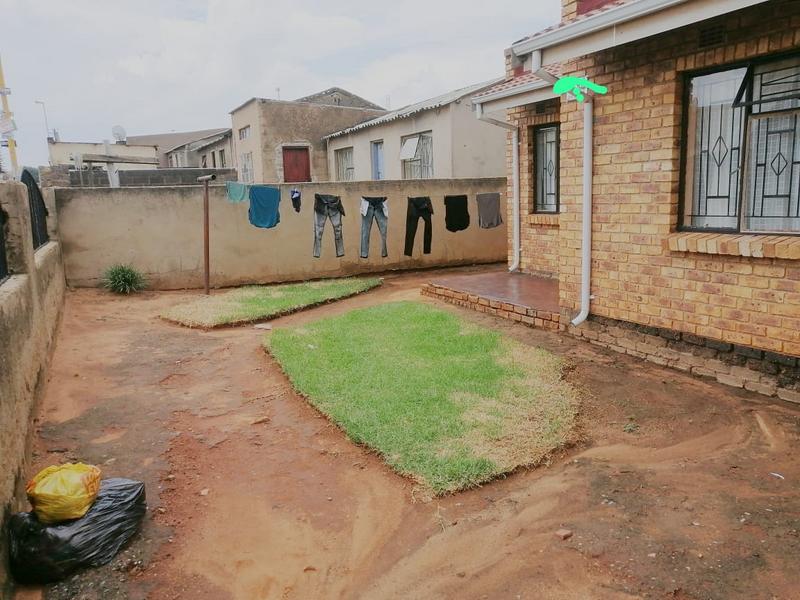 5 Bedroom Property for Sale in Tembisa Central Gauteng