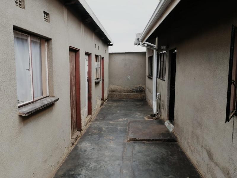 5 Bedroom Property for Sale in Tembisa Central Gauteng