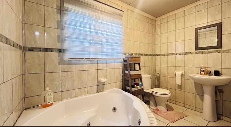 4 Bedroom Property for Sale in Pretoria North Gauteng