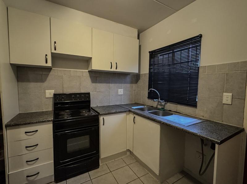 4 Bedroom Property for Sale in Mondeor Gauteng