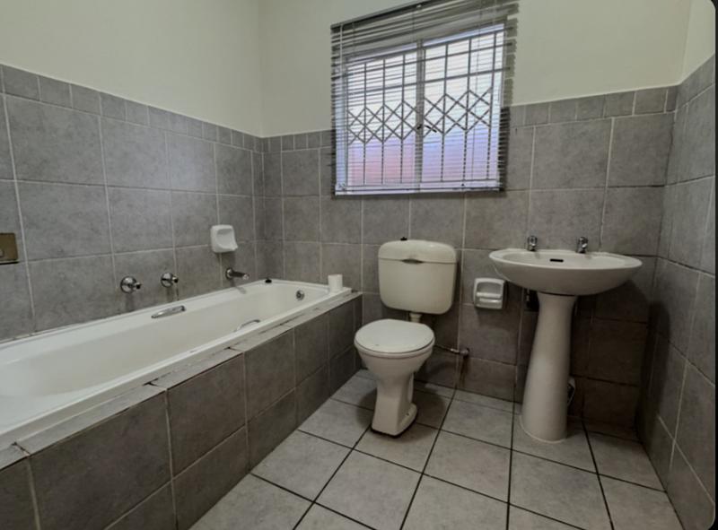 4 Bedroom Property for Sale in Mondeor Gauteng