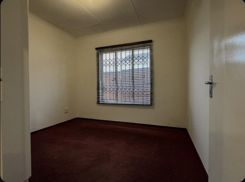4 Bedroom Property for Sale in Mondeor Gauteng