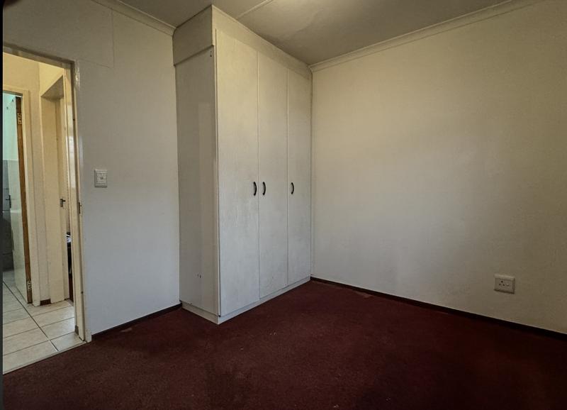4 Bedroom Property for Sale in Mondeor Gauteng