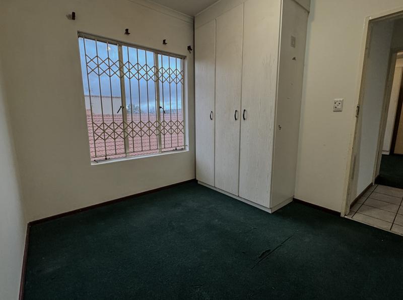 4 Bedroom Property for Sale in Mondeor Gauteng