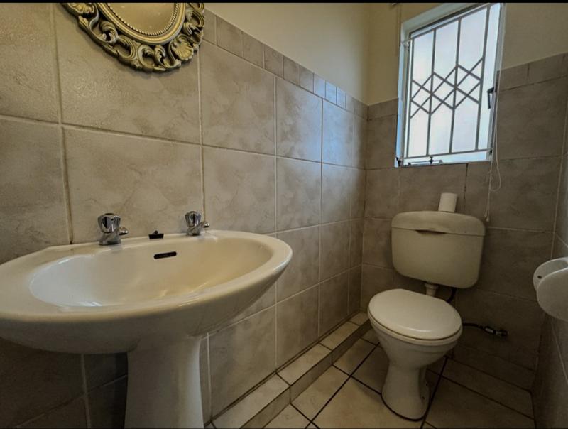 4 Bedroom Property for Sale in Mondeor Gauteng
