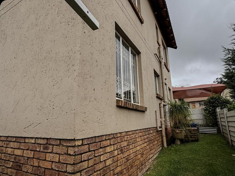4 Bedroom Property for Sale in Mondeor Gauteng