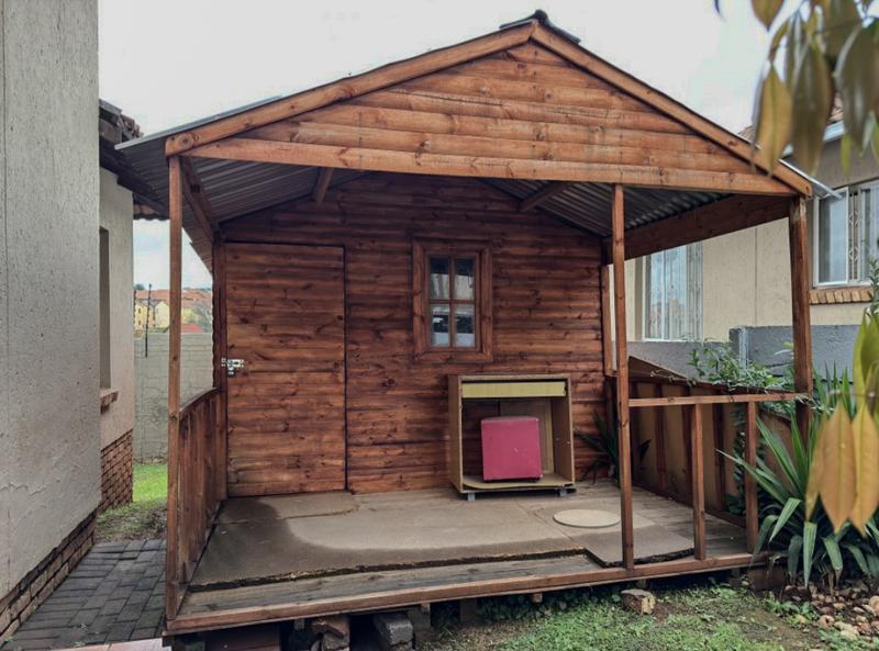 4 Bedroom Property for Sale in Mondeor Gauteng
