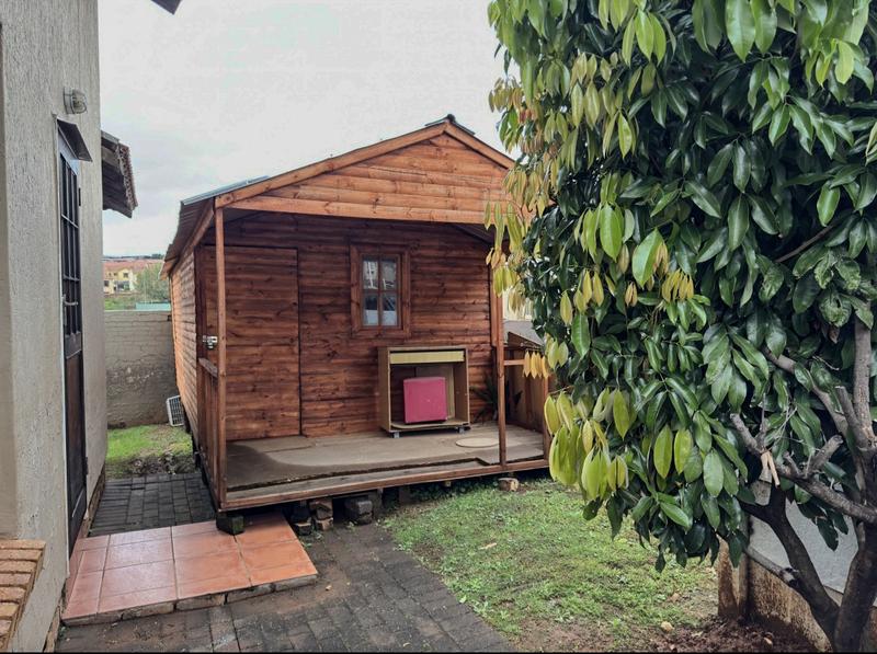 4 Bedroom Property for Sale in Mondeor Gauteng