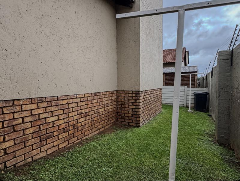 4 Bedroom Property for Sale in Mondeor Gauteng