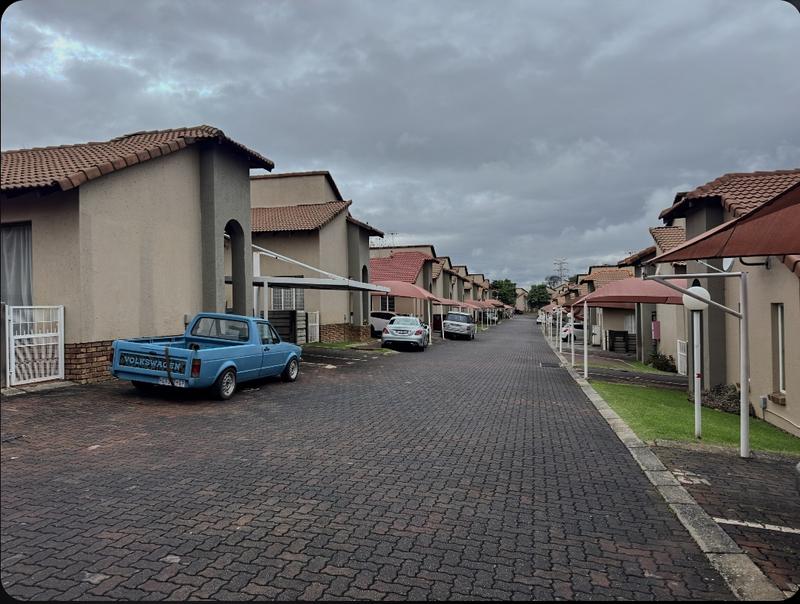 4 Bedroom Property for Sale in Mondeor Gauteng