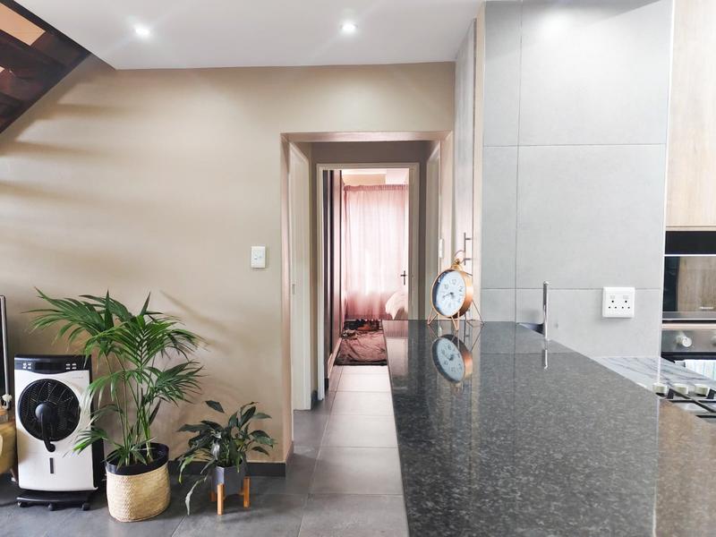To Let 2 Bedroom Property for Rent in Bryanston Gauteng