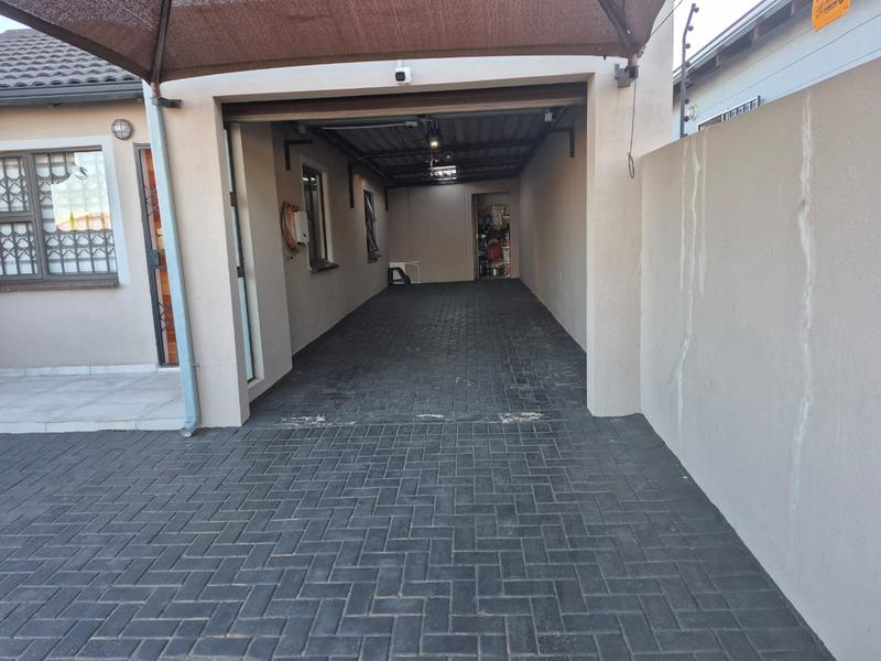 3 Bedroom Property for Sale in Windmill Park Gauteng
