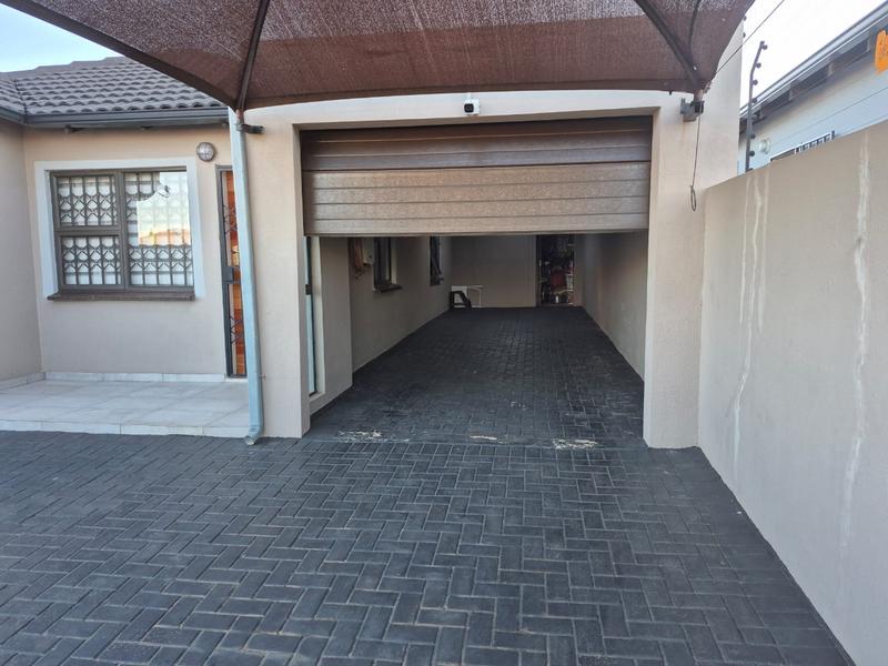 3 Bedroom Property for Sale in Windmill Park Gauteng
