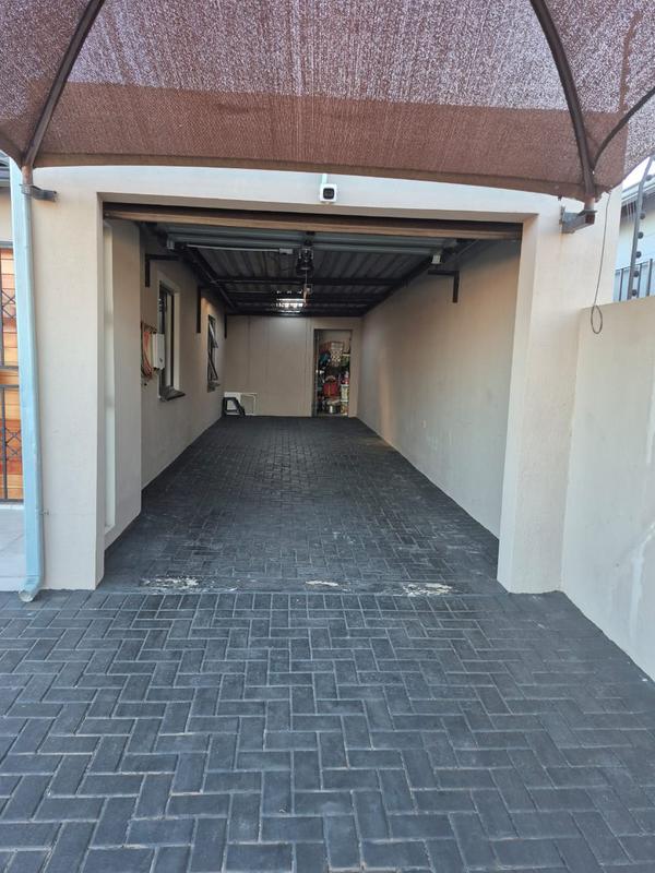 3 Bedroom Property for Sale in Windmill Park Gauteng