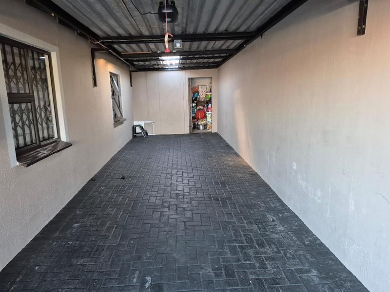 3 Bedroom Property for Sale in Windmill Park Gauteng