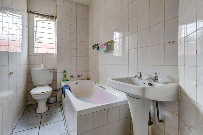 2 Bedroom Property for Sale in Glen Marais Gauteng