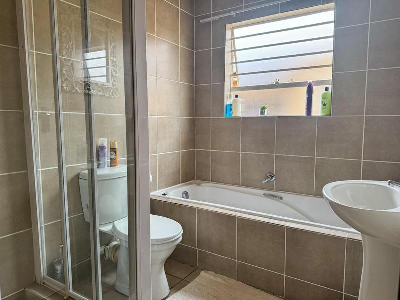 3 Bedroom Property for Sale in Wilgeheuwel Gauteng