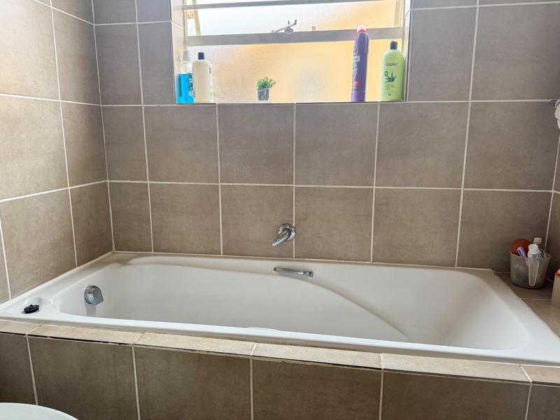 3 Bedroom Property for Sale in Wilgeheuwel Gauteng
