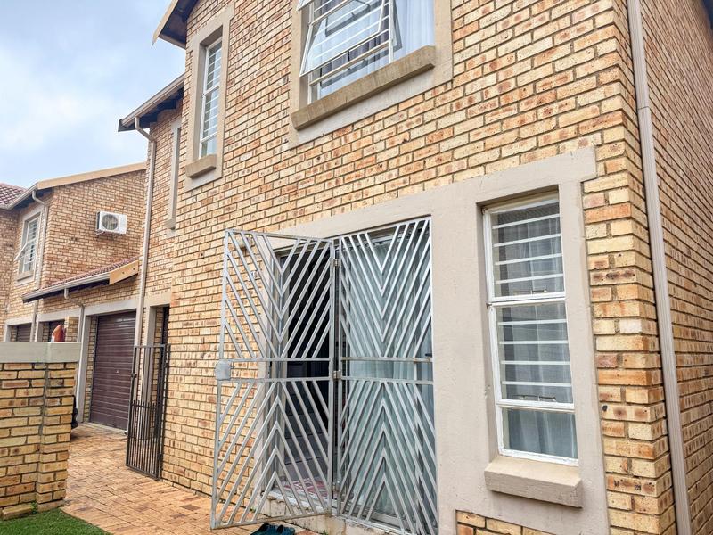 3 Bedroom Property for Sale in Wilgeheuwel Gauteng