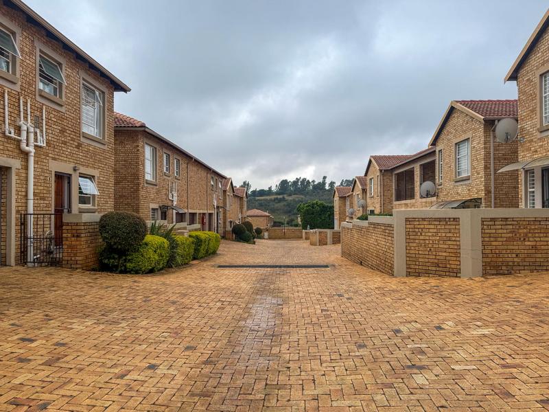 3 Bedroom Property for Sale in Wilgeheuwel Gauteng