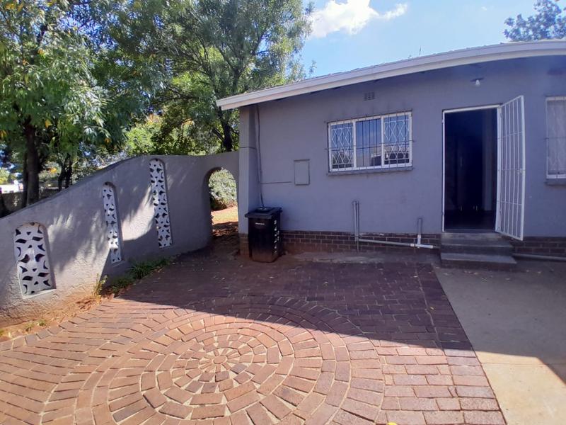 To Let 3 Bedroom Property for Rent in Lambton Gauteng
