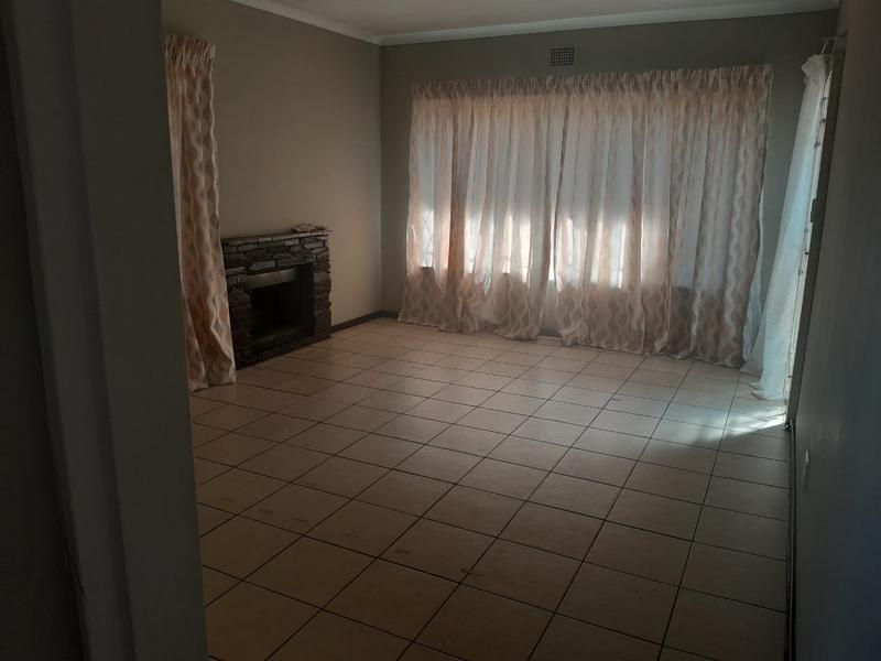 To Let 3 Bedroom Property for Rent in Lambton Gauteng