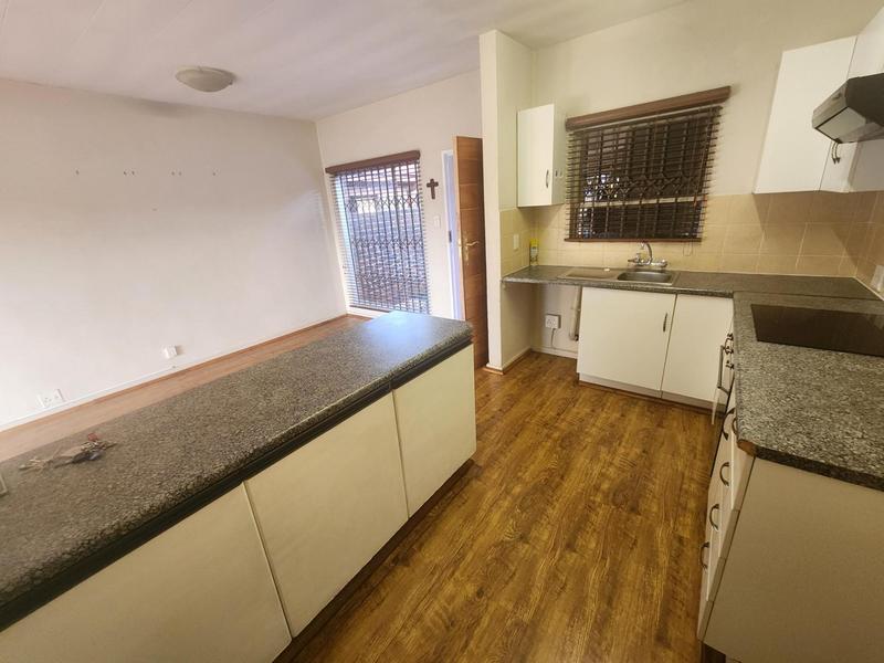 2 Bedroom Property for Sale in Pierre Van Ryneveld Gauteng