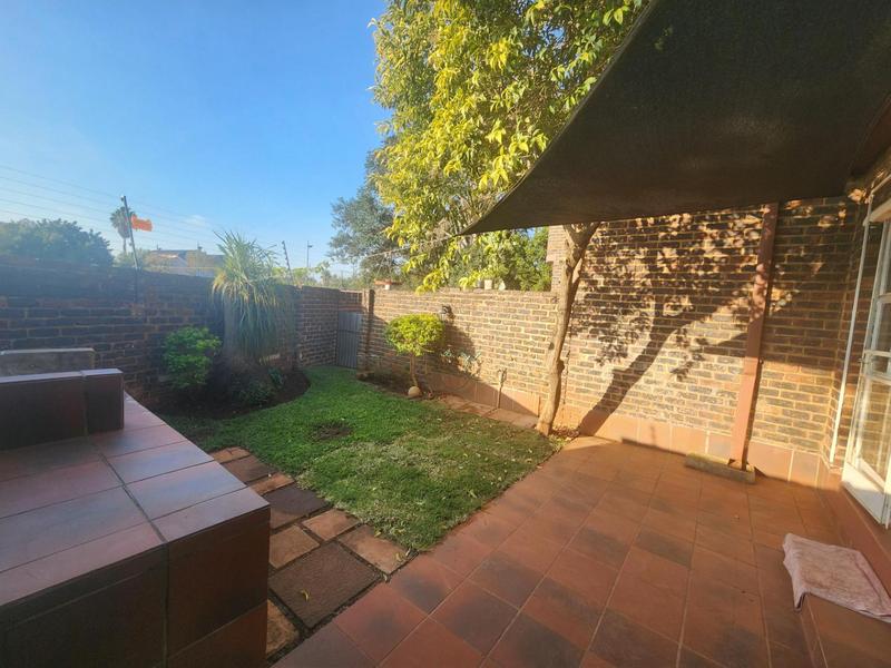 2 Bedroom Property for Sale in Pierre Van Ryneveld Gauteng