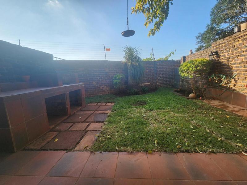 2 Bedroom Property for Sale in Pierre Van Ryneveld Gauteng