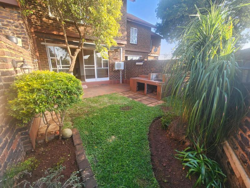 2 Bedroom Property for Sale in Pierre Van Ryneveld Gauteng