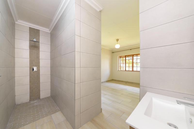5 Bedroom Property for Sale in Waterkloof Ridge Gauteng