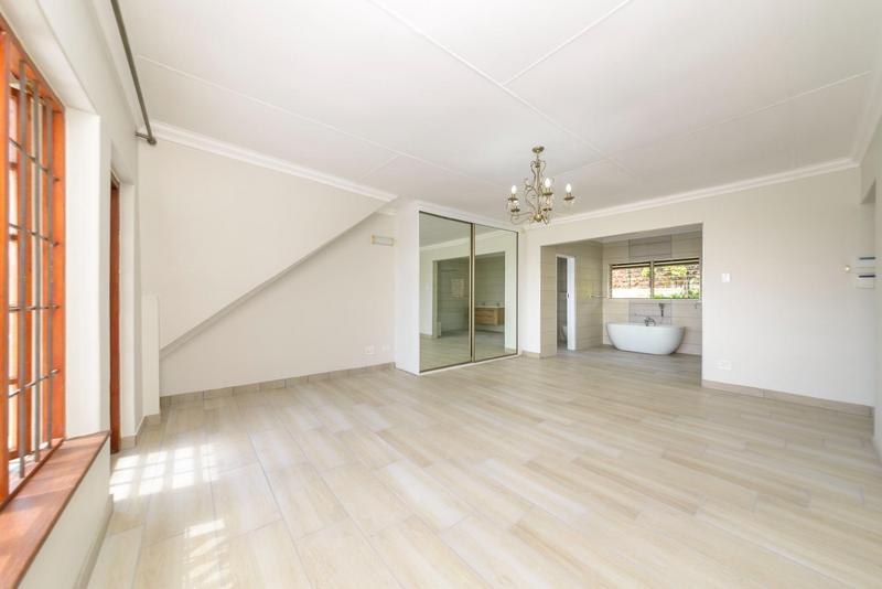 5 Bedroom Property for Sale in Waterkloof Ridge Gauteng