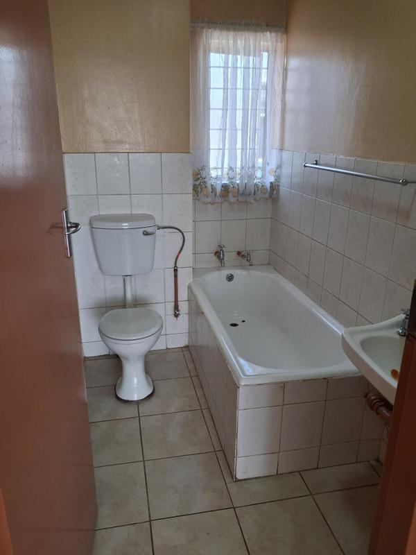 To Let 1 Bedroom Property for Rent in Queenswood Gauteng