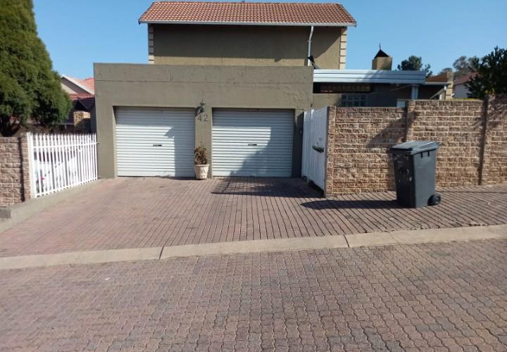 To Let 4 Bedroom Property for Rent in Buccleuch Gauteng