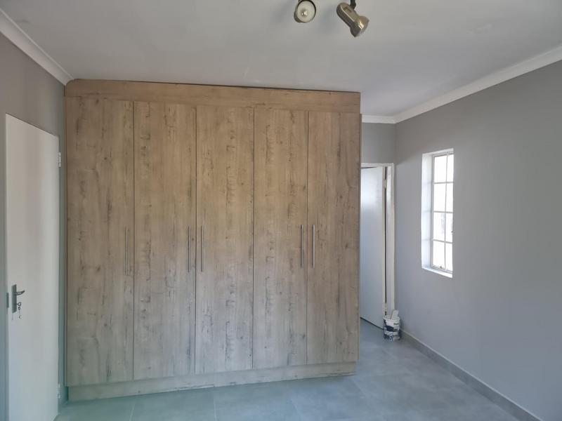 5 Bedroom Property for Sale in Atholl Gauteng