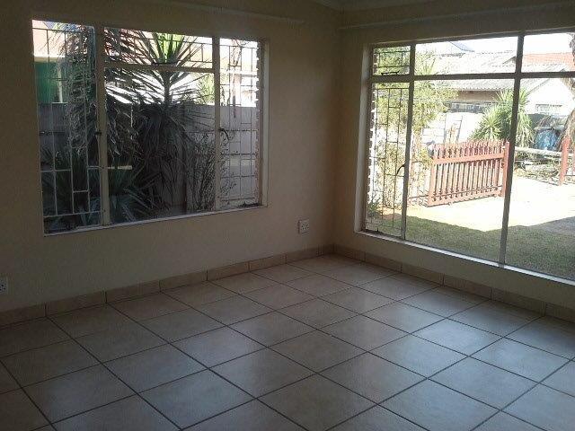 To Let 1 Bedroom Property for Rent in Dalview Gauteng