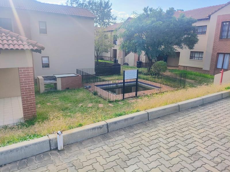 2 Bedroom Property for Sale in Vorna Valley Gauteng