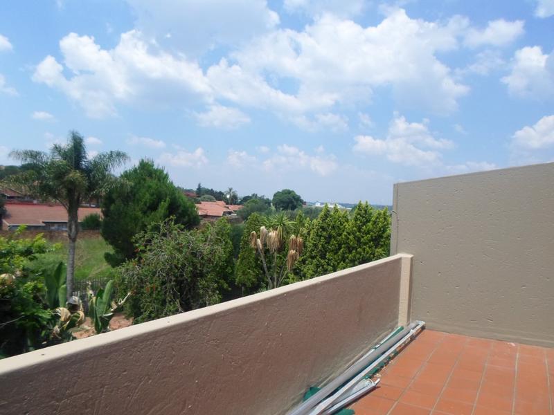 2 Bedroom Property for Sale in Weltevreden Park Gauteng