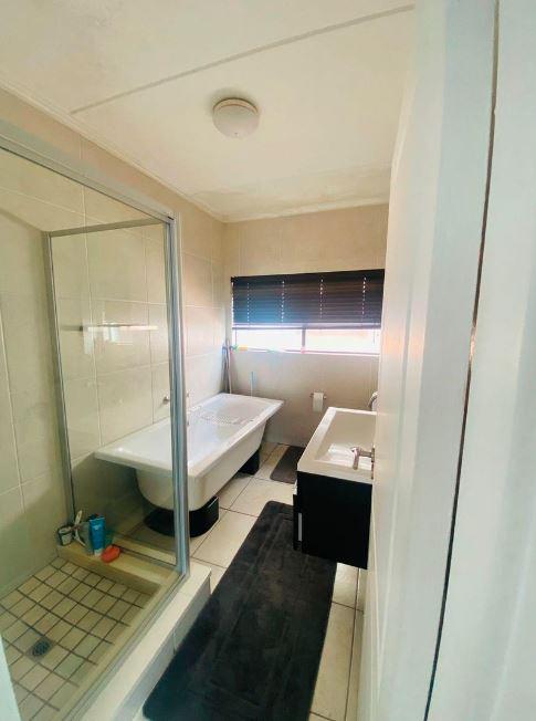To Let 1 Bedroom Property for Rent in Greenstone Hill Gauteng