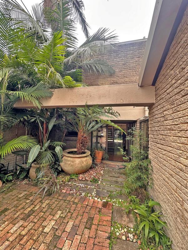 To Let 5 Bedroom Property for Rent in Sandown Gauteng
