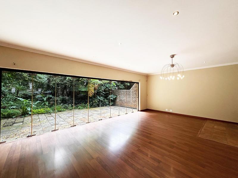 To Let 5 Bedroom Property for Rent in Sandown Gauteng