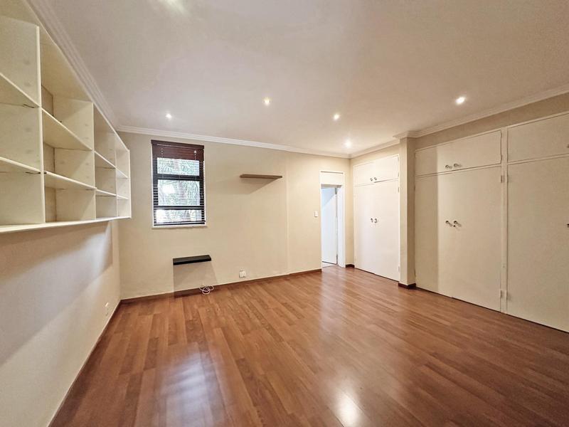 To Let 5 Bedroom Property for Rent in Sandown Gauteng